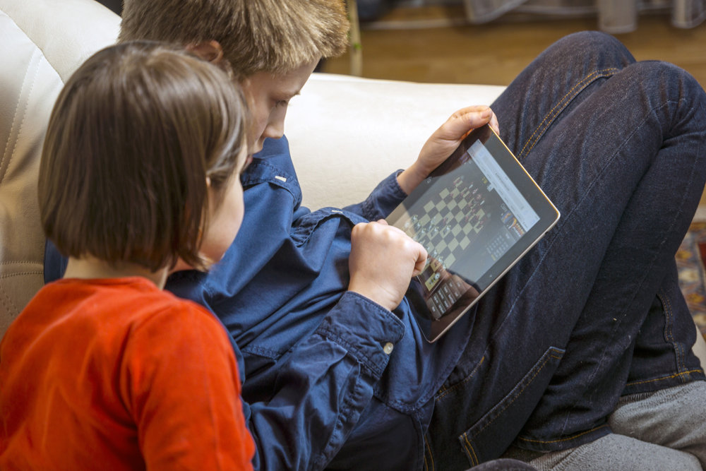 kids playing chess online