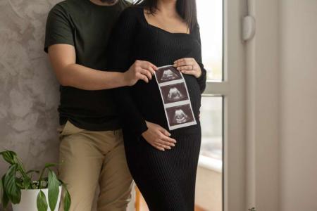 couple pregnant