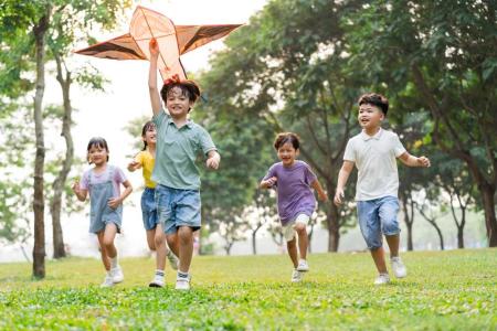 kids-playing-outside